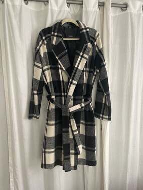 Simply Vera Vera Wang white/black plaid wrap jacket with pockets